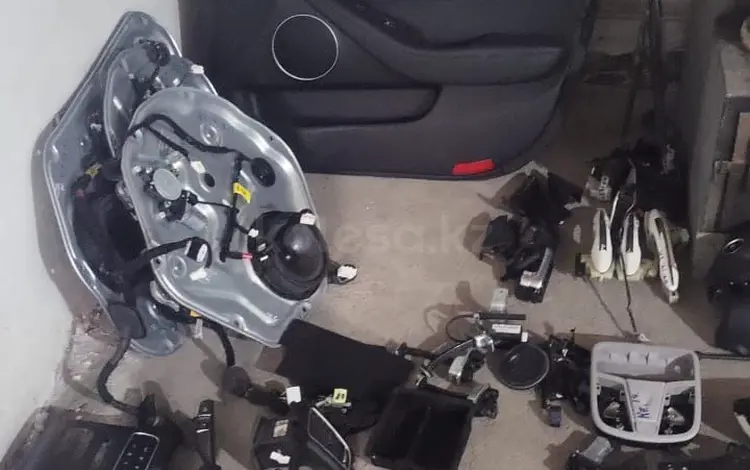 Kia k7 2014 год обшивку двери стеклоподъемник ручка замок переключатель фар за 1 000 тг. в Алматы