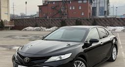 Toyota Camry 2018 года за 14 600 000 тг. в Алматы