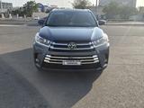 Toyota Highlander 2019 года за 11 800 000 тг. в Актау