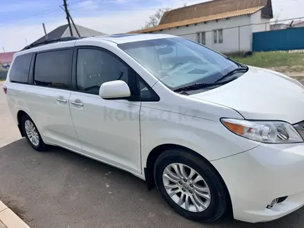 Toyota Sienna 2015 года за 10 500 000 тг. в Атырау – фото 3