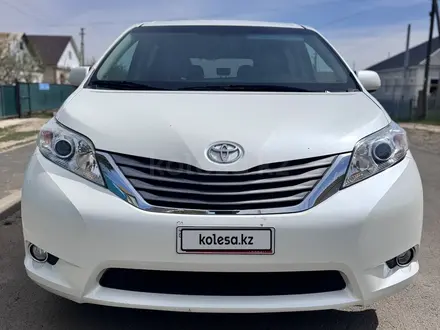Toyota Sienna 2015 года за 10 500 000 тг. в Атырау – фото 2