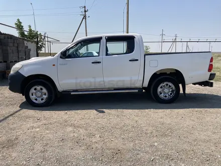 Toyota Hilux 2015 годаүшін7 100 000 тг. в Аксай – фото 2