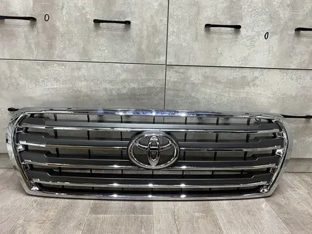 Решетка радиатора на Toyota Land Cruiser 200 за 45 000 тг. в Алматы