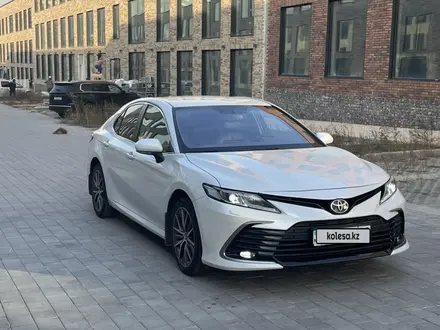 Toyota Camry 2021 года за 15 200 000 тг. в Алматы