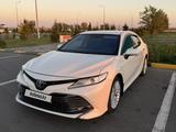 Toyota Camry 2018 годаүшін12 500 000 тг. в Семей – фото 2