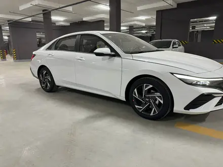 Hyundai Elantra 2024 года за 8 190 000 тг. в Алматы – фото 2