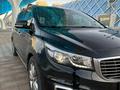 Kia Carnival 2017 года за 14 900 000 тг. в Астана – фото 2