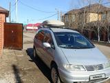 Volkswagen Sharan 1997 годаүшін2 000 000 тг. в Актобе – фото 4