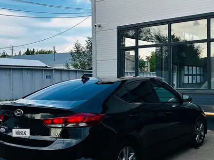 Hyundai Elantra 2017 года за 4 000 000 тг. в Уральск – фото 3
