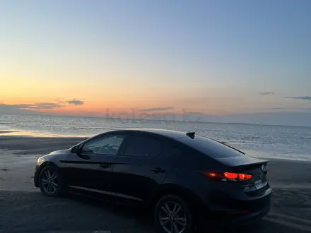 Hyundai Elantra 2017 года за 4 000 000 тг. в Уральск – фото 6