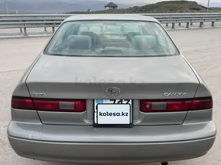 Toyota Camry 1999 года за 3 300 000 тг. в Алматы – фото 2
