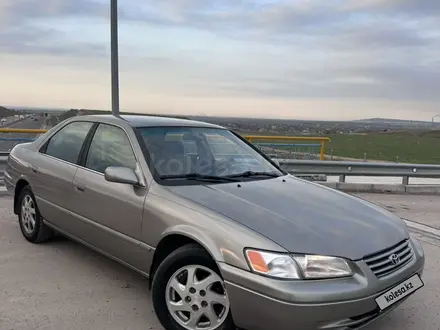 Toyota Camry 1999 года за 3 300 000 тг. в Алматы – фото 3