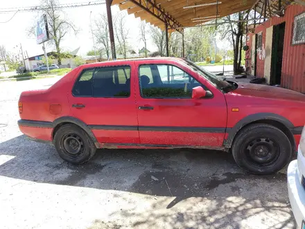 Volkswagen Vento 1993 года за 650 000 тг. в Шымкент – фото 3