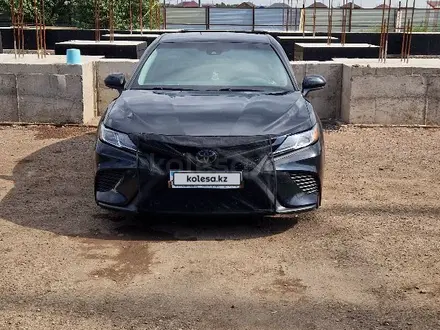 Toyota Camry 2018 года за 11 300 000 тг. в Астана – фото 19