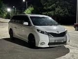 Toyota Sienna 2014 года за 13 500 000 тг. в Алматы