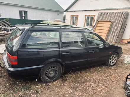 Volkswagen Passat 1994 года за 1 400 000 тг. в Уральск – фото 2