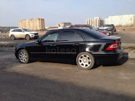 Mercedes-Benz C 180 2001 года за 4 950 000 тг. в Петропавловск – фото 2