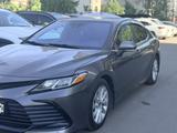 Toyota Camry 2022 года за 11 000 000 тг. в Астана – фото 2