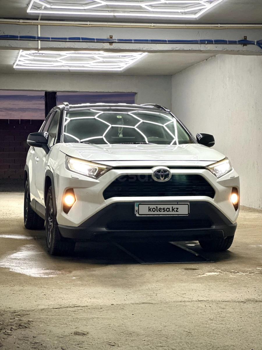 Toyota RAV4 2021 г.