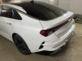 Kia K5 2021 года за 10 200 000 тг. в Актобе – фото 2