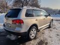 Volkswagen Touareg 2006 годаfor7 500 000 тг. в Алматы – фото 2