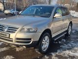 Volkswagen Touareg 2006 годаүшін7 500 000 тг. в Алматы