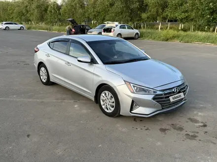 Hyundai Elantra 2019 года за 4 500 000 тг. в Уральск – фото 2