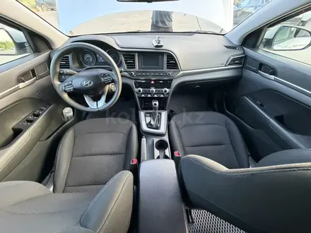 Hyundai Elantra 2019 года за 4 500 000 тг. в Уральск – фото 9