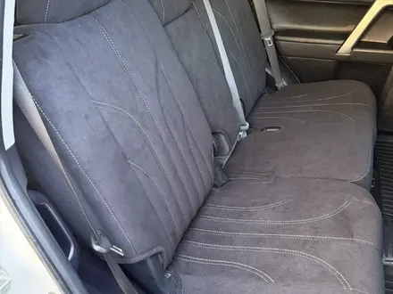 Toyota Land Cruiser Prado 2015 года за 17 200 000 тг. в Актобе – фото 16