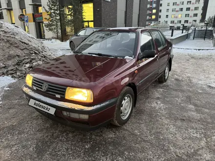 Volkswagen Vento 1993 года за 2 200 000 тг. в Астана – фото 2