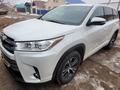 Toyota Highlander 2017 года за 11 500 000 тг. в Атырау – фото 2