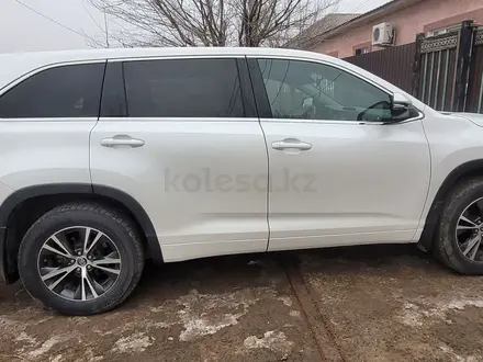 Toyota Highlander 2017 года за 11 500 000 тг. в Атырау – фото 4