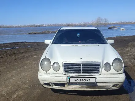 Mercedes-Benz E 200 1995 года за 2 100 000 тг. в Семей – фото 2