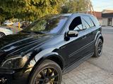 Mercedes-Benz ML 63 AMG 2007 годаүшін8 500 000 тг. в Тараз – фото 2