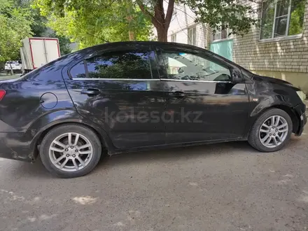 Chevrolet Aveo 2014 года за 1 100 000 тг. в Уральск – фото 4