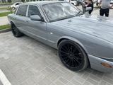 Jaguar XJ 2000 года за 10 000 000 тг. в Астана – фото 5