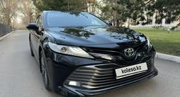 Toyota Camry 2018 года за 14 600 000 тг. в Астана – фото 3