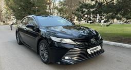 Toyota Camry 2018 года за 14 600 000 тг. в Астана – фото 2