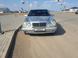 Mercedes-Benz E 320 1998 года за 2 000 000 тг. в Астана – фото 2