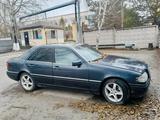 Mercedes-Benz C 200 1994 года за 550 000 тг. в Караганда – фото 2