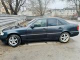 Mercedes-Benz C 200 1994 года за 550 000 тг. в Караганда – фото 4