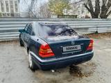 Mercedes-Benz C 200 1994 года за 550 000 тг. в Караганда – фото 3