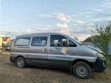 Hyundai Starex 2001 года за 1 600 000 тг. в Атырау – фото 2