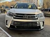Toyota Highlander 2015 годаүшін11 000 000 тг. в Караганда