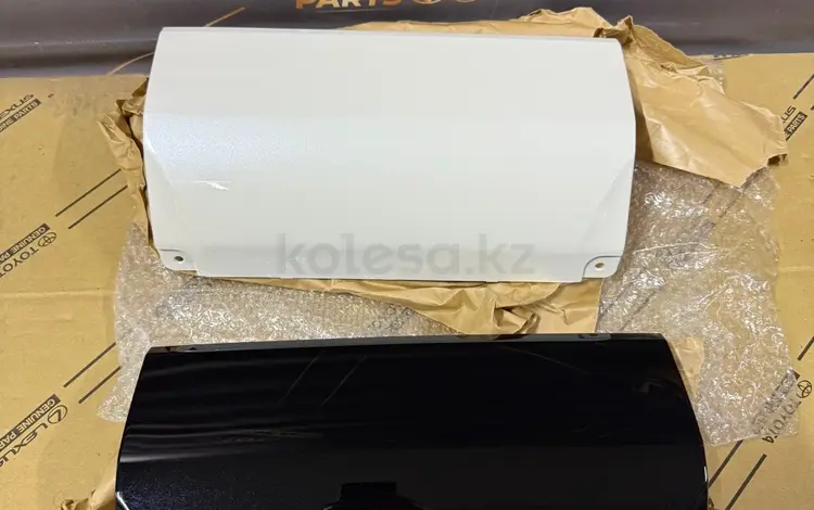 Накладка крышка фаркопа Land Cruiser 300 за 55 000 тг. в Алматы