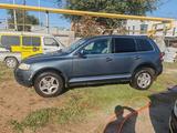 Volkswagen Touareg 2004 года за 4 800 000 тг. в Алматы – фото 2