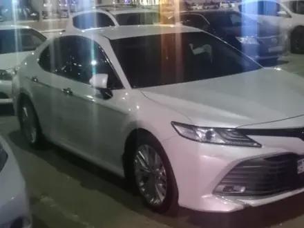 Toyota Camry 2018 года за 14 200 000 тг. в Актау