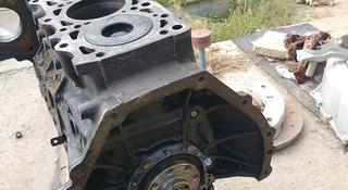 Блок двигателья с коленвалом и целиндр, поршня в Уральск
