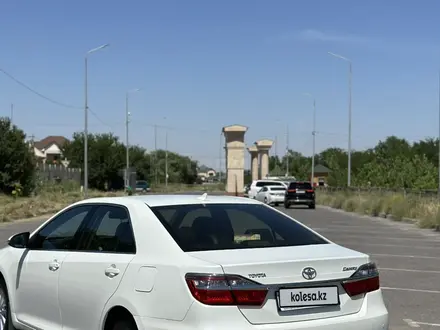Toyota Camry 2015 года за 10 800 000 тг. в Шымкент – фото 3