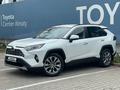 Toyota RAV4 2021 года за 16 590 000 тг. в Алматы